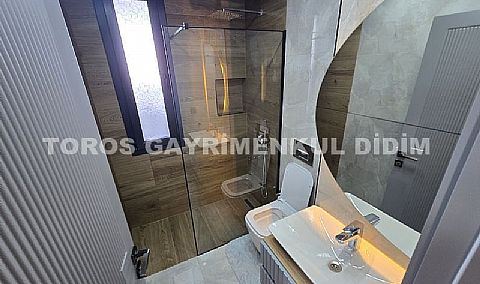 Didim Efeler'de Merkezi Konumda Havuzlu, Sıfır eşyalı Bahçeli 4+1 Tripleks Villa