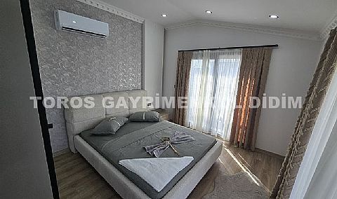 Didim Efeler'de Merkezi Konumda Havuzlu, Sıfır eşyalı Bahçeli 4+1 Tripleks Villa