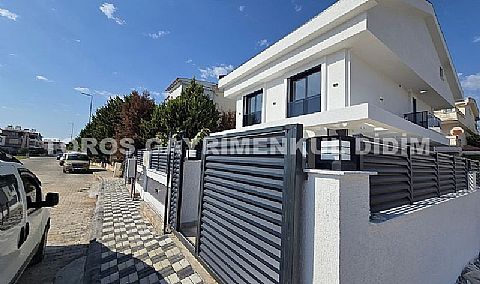 Didim efelerde satılık havuzlu ayrı mutfaklı villa