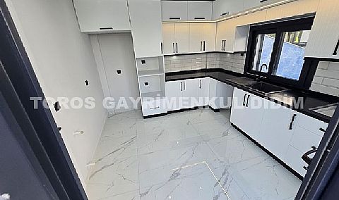 Didim efelerde satılık havuzlu ayrı mutfaklı villa