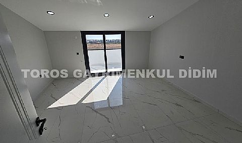 Didim efelerde satılık havuzlu ayrı mutfaklı villa