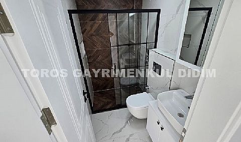 Didim efelerde satılık havuzlu ayrı mutfaklı villa