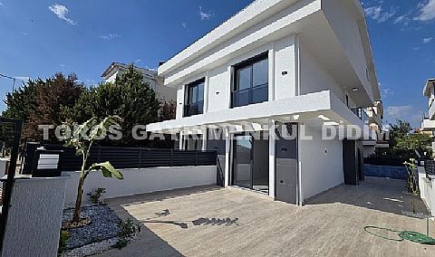 Didim efelerde satılık havuzlu ayrı mutfaklı villa