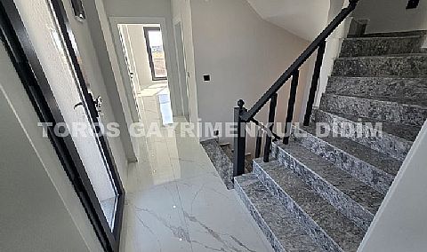 Didim efelerde satılık havuzlu ayrı mutfaklı villa