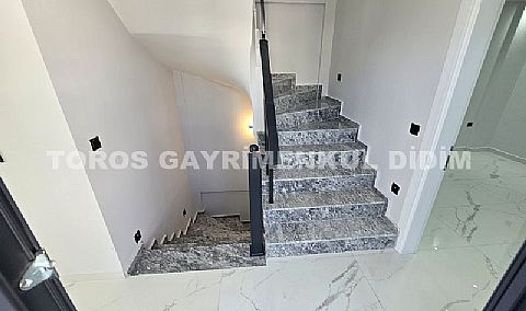 Didim efelerde satılık havuzlu ayrı mutfaklı villa