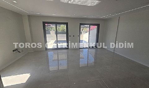 Didim Efeler’de 300 m2 Arsa Üzerine Kurulu Tam Müstakil Villa
