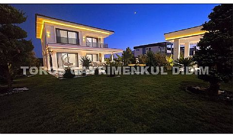 Didim Efeler’de 500m2 Arsa İçerisinde Full Eşyalı Ultra Lüks Villa
