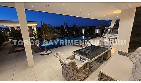 Didim Efeler’de 500m2 Arsa İçerisinde Full Eşyalı Ultra Lüks Villa