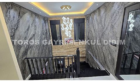 Didim Efeler’de 500m2 Arsa Üzerine Kurulu Full Eşyalı Satılık 5+1 Villa