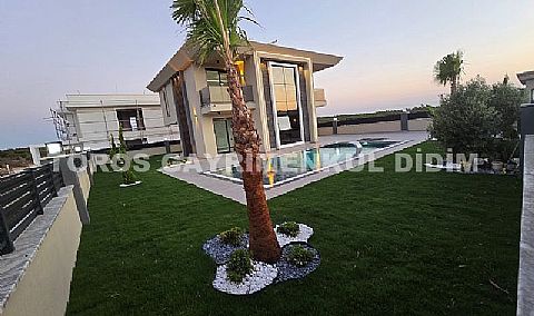 Didim Efeler’de Doğa Manzaralı,Akıllı Sistem Lüks Satilik Villa