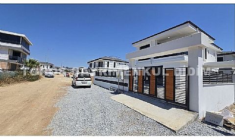Didim Efeler’de Satılık Lüks Villa
