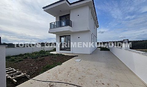 Didim Fevzi paşa mahallesinde plaja 1.200 mt mesafede satılık tam müstakil villa