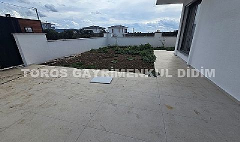 Didim Fevzi paşa mahallesinde plaja 1.200 mt mesafede satılık tam müstakil villa