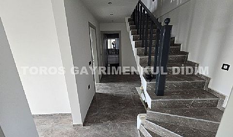 Didim Fevzi paşa mahallesinde plaja 1.200 mt mesafede satılık tam müstakil villa