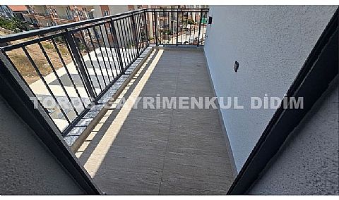 DİDİM HİSAR MAHALLESİ’NDE KÖŞE KONUMDA FERAH , GİRİŞ KATINDA YATAK ODALI VİLLA