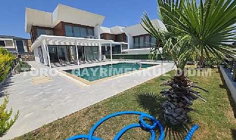 Didim hisarda 500 m2 arsa üzerine kurulu sıfır eşyalı satılık villa