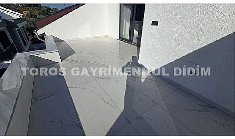 Didim Mavişehir'de Güvenlikli Sitede Havuzlu Tripleks Villa!