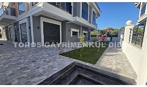 Didim Mavişehir'de Güvenlikli Sitede Havuzlu Tripleks Villa!