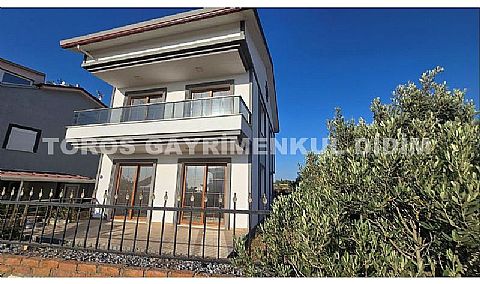 Didim Mavişehir’de , 300  m2  arsa içerisinde,  4+1  deniz  manzaralı  satılık  villa