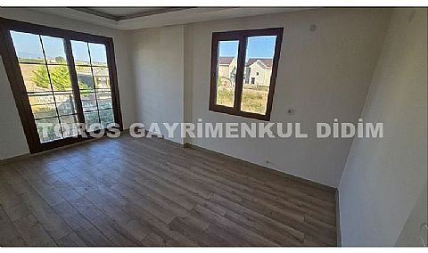 Didim Mavişehir’de , 300  m2  arsa içerisinde,  4+1  deniz  manzaralı  satılık  villa