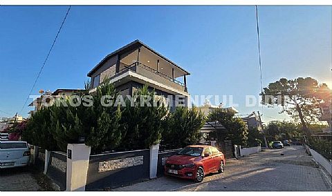 Didim Mavişehir’de Denize 50 mt mesafede 4+1 Satılık Triblex Villa