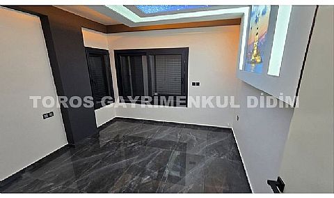 Didim Mavişehir’de Denize 50 mt mesafede 4+1 Satılık Triblex Villa