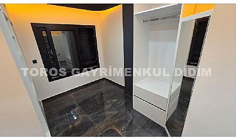 Didim Mavişehir’de Denize 50 mt mesafede 4+1 Satılık Triblex Villa