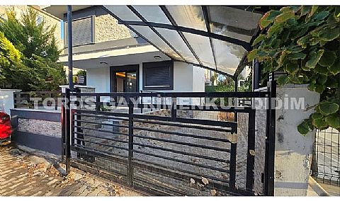 Didim Mavişehir’de Denize 50 mt mesafede 4+1 Satılık Triblex Villa