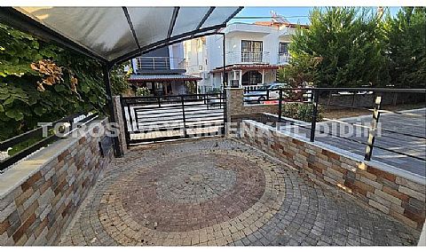Didim Mavişehir’de Denize 50 mt mesafede 4+1 Satılık Triblex Villa
