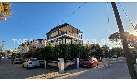 Didim Mavişehir’de Denize 50 mt mesafede 4+1 Satılık Triblex Villa