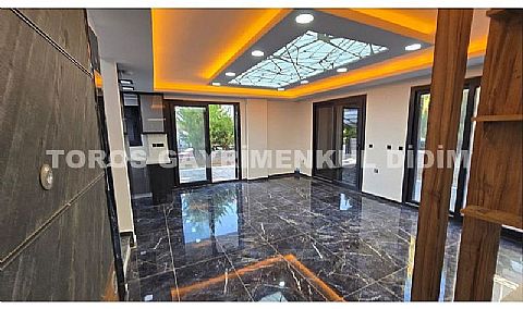 Didim Mavişehir’de Denize 50 mt mesafede 4+1 Satılık Triblex Villa