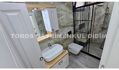 Didim Mavişehir’de Denize 50 mt mesafede 4+1 Satılık Triblex Villa