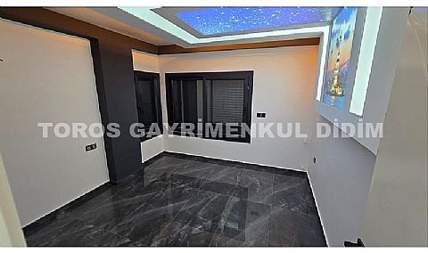 Didim Mavişehir’de Denize 50 mt mesafede 4+1 Satılık Triblex Villa