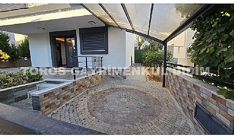 Didim Mavişehir’de Denize 50 mt mesafede 4+1 Satılık Triblex Villa