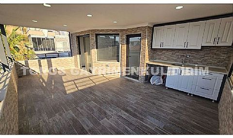 Didim Mavişehir’de Denize 50 mt mesafede 4+1 Satılık Triblex Villa
