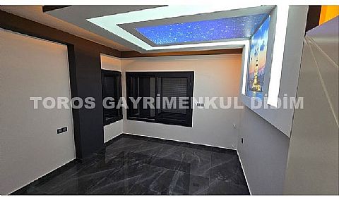 Didim Mavişehir’de Denize 50 mt mesafede 4+1 Satılık Triblex Villa