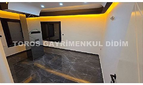 Didim Mavişehir’de Denize 50 mt mesafede 4+1 Satılık Triblex Villa