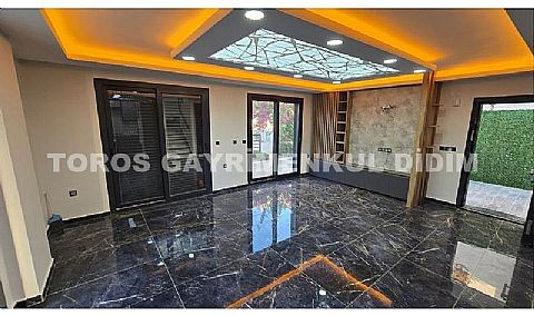 Didim Mavişehir’de Denize 50 mt mesafede 4+1 Satılık Triblex Villa