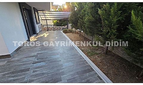 Didim Mavişehir’de Denize 50 mt mesafede 4+1 Satılık Triblex Villa