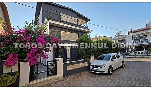 Didim Mavişehir’de Denize 50 mt mesafede 4+1 Satılık Triblex Villa