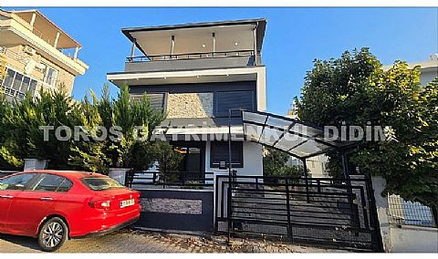 Didim Mavişehir’de Denize 50 mt mesafede 4+1 Satılık Triblex Villa