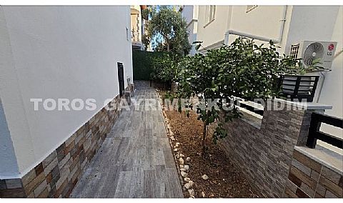 Didim Mavişehir’de Denize 50 mt mesafede 4+1 Satılık Triblex Villa