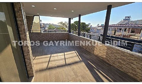 Didim Mavişehir’de Denize 50 mt mesafede 4+1 Satılık Triblex Villa