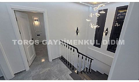 Didim merkezi lokasyonda 300 m2 içinde lüks villa