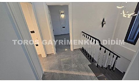 Didim merkezi lokasyonda 300 m2 içinde lüks villa