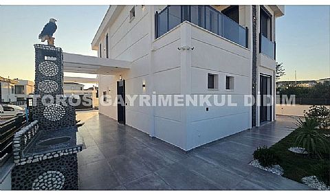 Didim merkezi lokasyonda 300 m2 içinde lüks villa