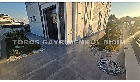 Didim merkezi lokasyonda 300 m2 içinde lüks villa