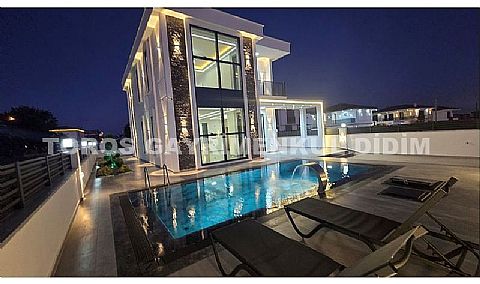 Didim merkezi lokasyonda 300 m2 içinde lüks villa