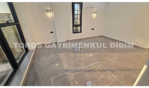 Didim merkezi lokasyonda 300 m2 içinde lüks villa