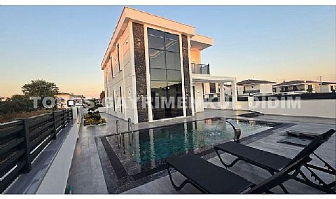 Didim merkezi lokasyonda 300 m2 içinde lüks villa